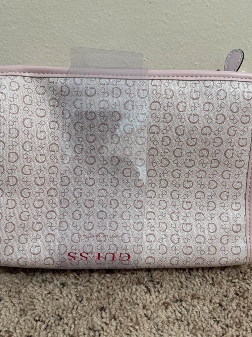 Set of two Guess pink cosmetic bags with the tags still attached - Picture 2 of 3